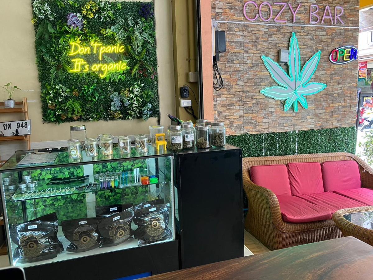 Cozy Place Patong Екстериор снимка